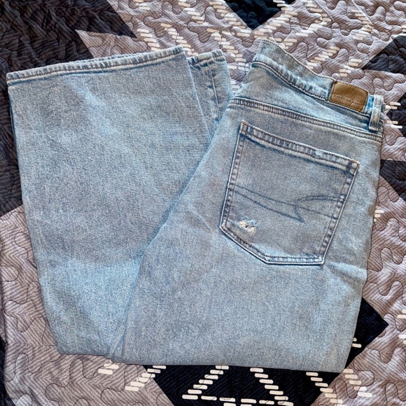 American Eagle Boyfriend Straight leg Jeans - Picture 2 of 3